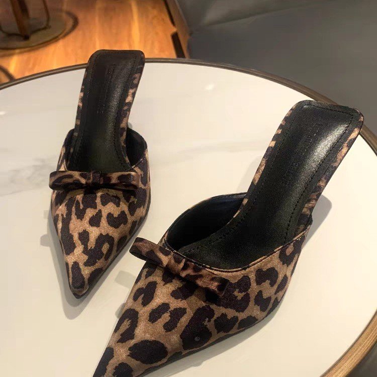 damespantoffels met puntige ho - Ethnic Fashion In recensie en prijs
